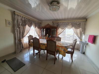 House For Sale in Lennoxton, Newcastle