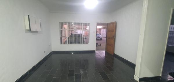 Semi-detached For Rent in Lennoxton, Newcastle